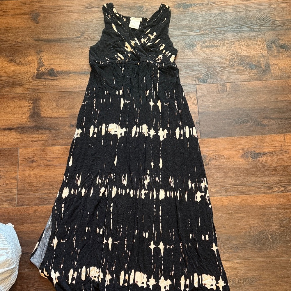Matty M Black and Beige Tie-Dye Sleeveless Maxi Dress